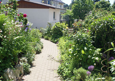Garten-im-Sommer